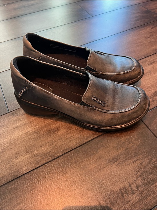 Clarks Shoes - Clarks Aritsan Slip-On Leather Loafers in Dark Gray